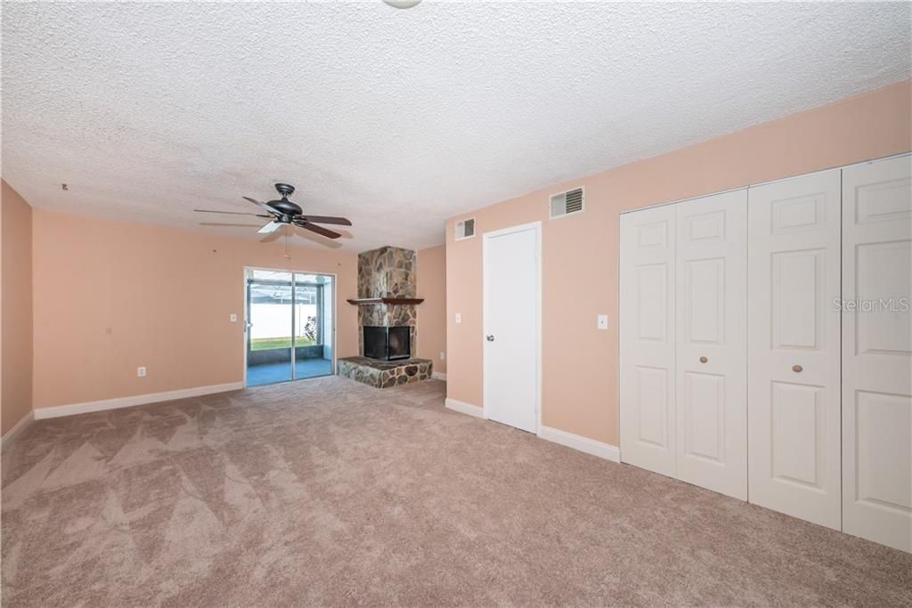 Recently Sold: $139,900 (2 beds, 1 baths, 960 Square Feet)