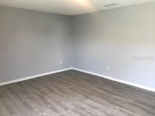 Recently Rented: $900 (2 beds, 1 baths, 826 Square Feet)