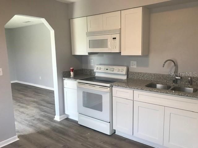 Recently Rented: $900 (2 beds, 1 baths, 826 Square Feet)