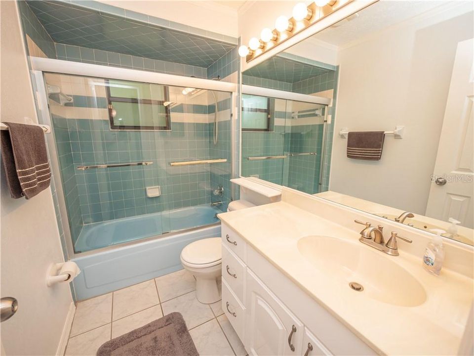 最近售出: $152,000 (2 贝兹, 2 浴室, 1026 平方英尺)