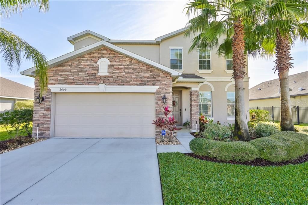 Recently Sold: $370,000 (5 beds, 3 baths, 2796 Square Feet)