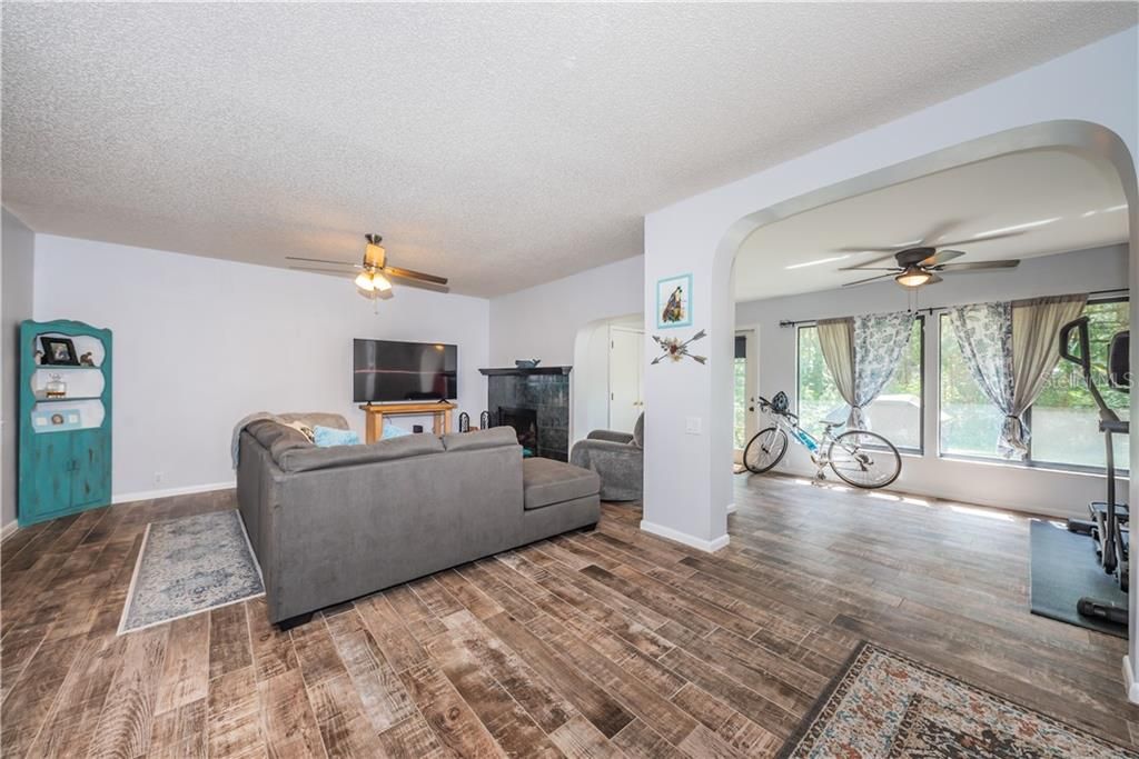 Recently Sold: $249,900 (3 beds, 2 baths, 1610 Square Feet)
