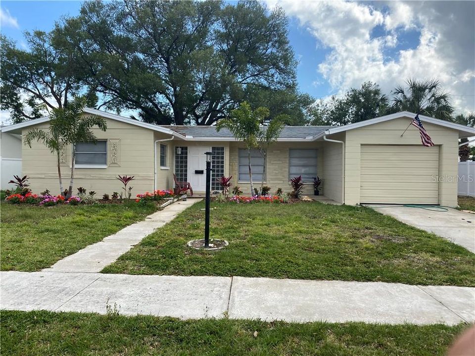 Recently Sold: $260,000 (2 beds, 2 baths, 1232 Square Feet)