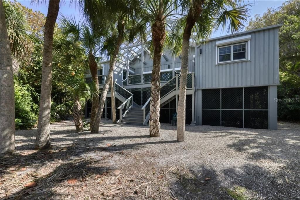 Recently Sold: $2,300,000 (3 beds, 2 baths, 2254 Square Feet)