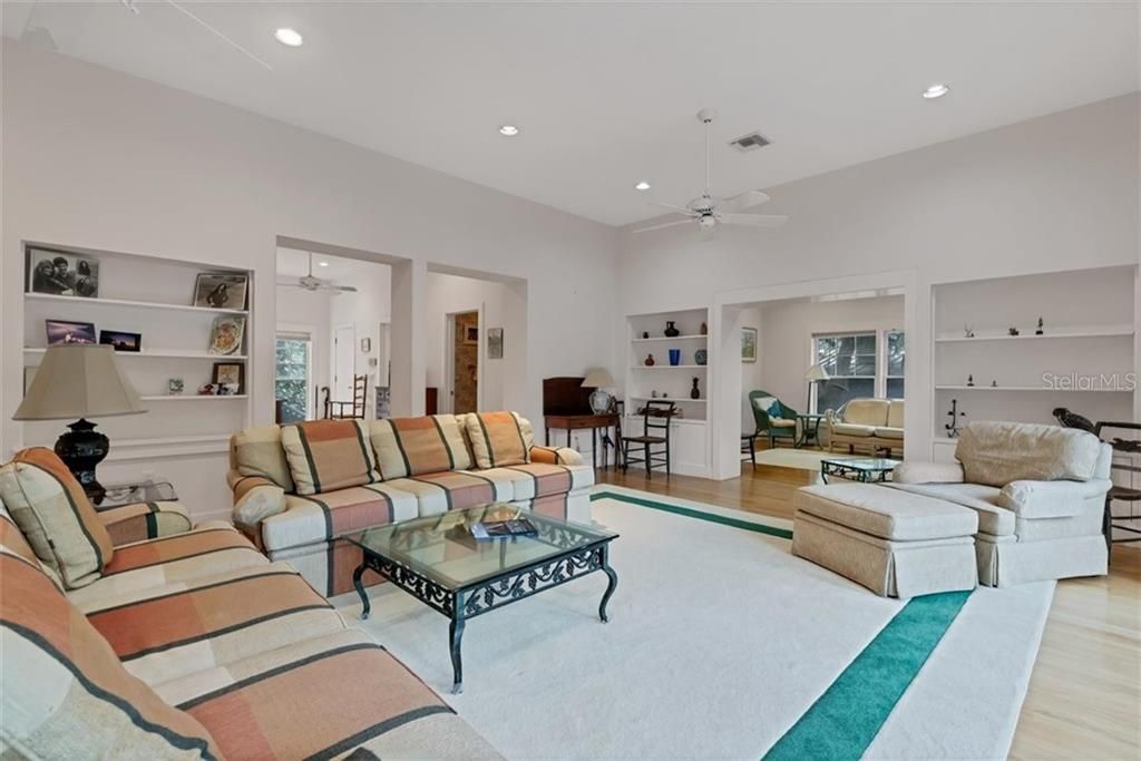 Recently Sold: $2,300,000 (3 beds, 2 baths, 2254 Square Feet)