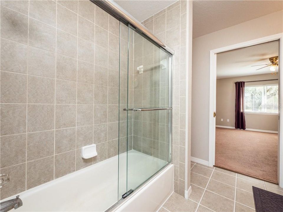 最近售出: $319,000 (4 贝兹, 2 浴室, 2000 平方英尺)