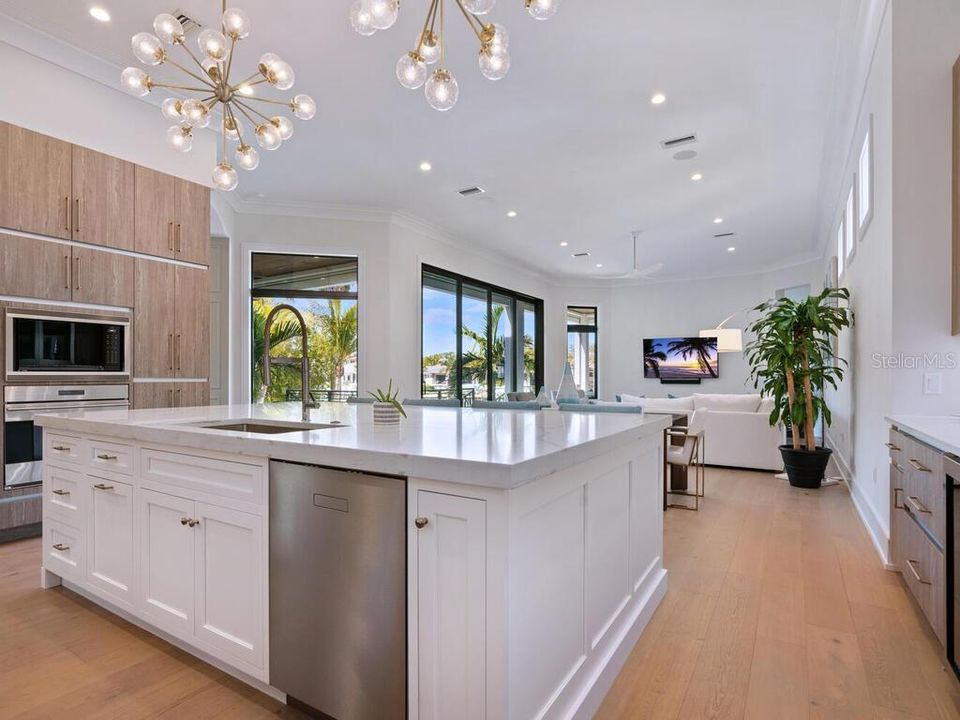 Recently Sold: $8,100,000 (5 beds, 5 baths, 5768 Square Feet)