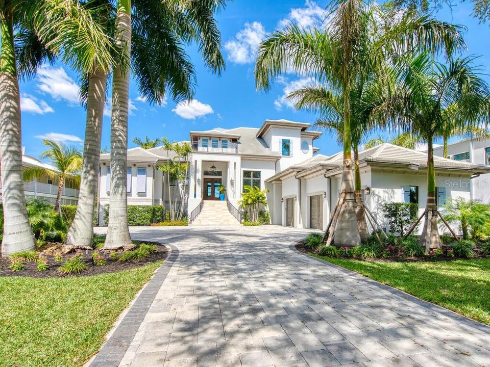 Recently Sold: $8,100,000 (5 beds, 5 baths, 5768 Square Feet)