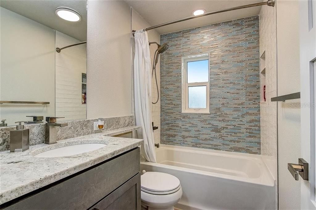 最近售出: $649,900 (3 贝兹, 2 浴室, 1856 平方英尺)