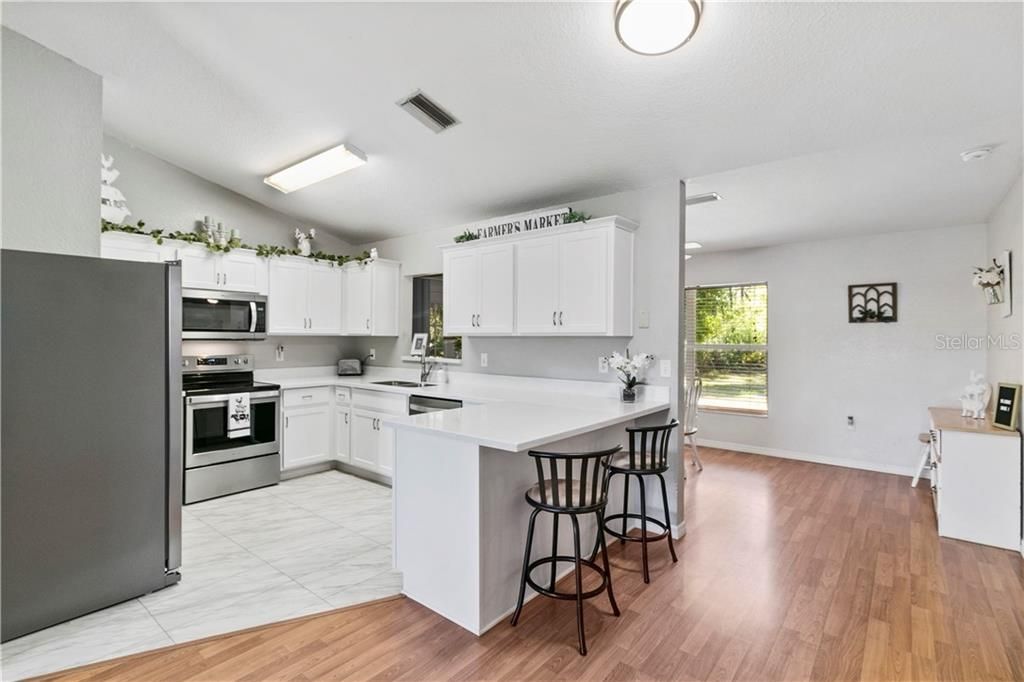 Recently Sold: $349,000 (3 beds, 2 baths, 1511 Square Feet)