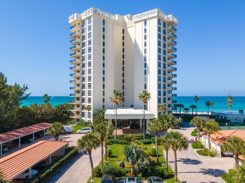 Recently Sold: $1,200,000 (2 beds, 2 baths, 1468 Square Feet)