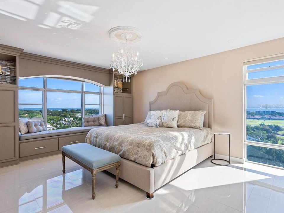 Recently Sold: $1,200,000 (2 beds, 2 baths, 1468 Square Feet)