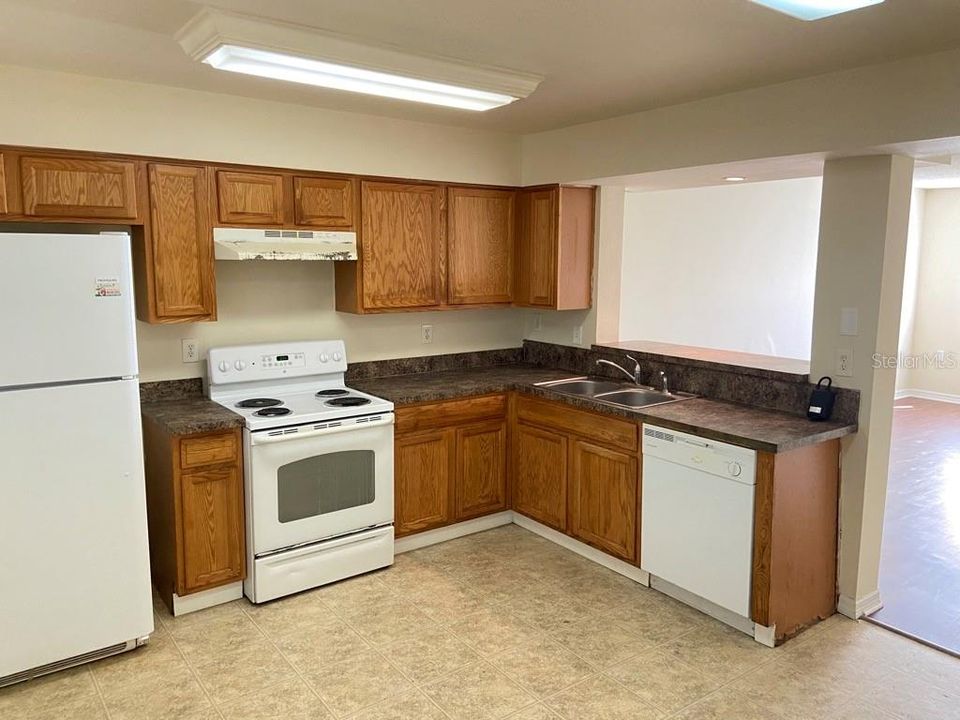 Recently Rented: $1,100 (2 beds, 2 baths, 990 Square Feet)