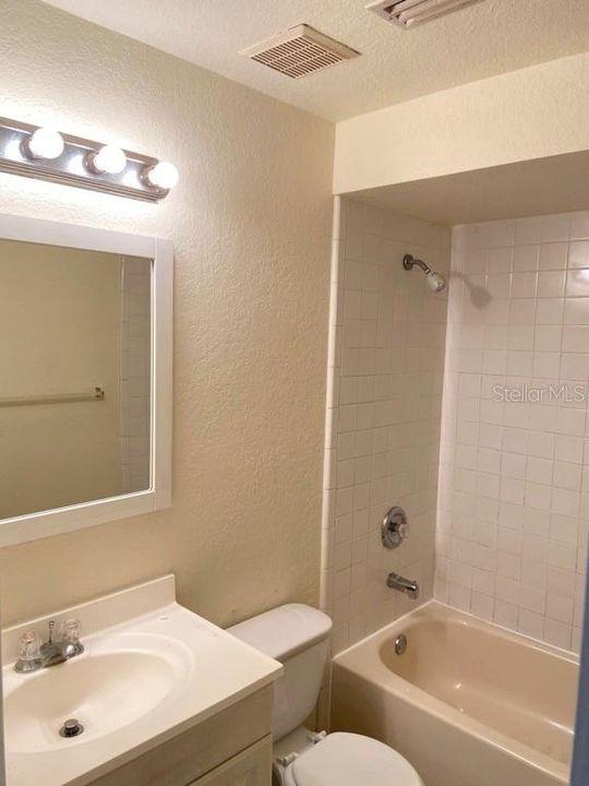 最近租的: $1,100 (2 贝兹, 2 浴室, 990 平方英尺)