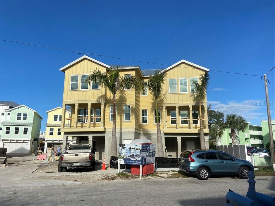 Recently Sold: $1,015,000 (3 beds, 3 baths, 2364 Square Feet)