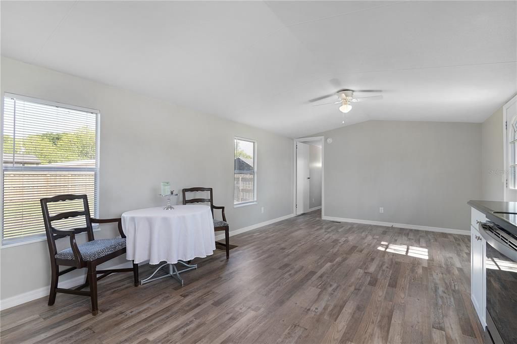Recently Sold: $120,000 (2 beds, 1 baths, 838 Square Feet)