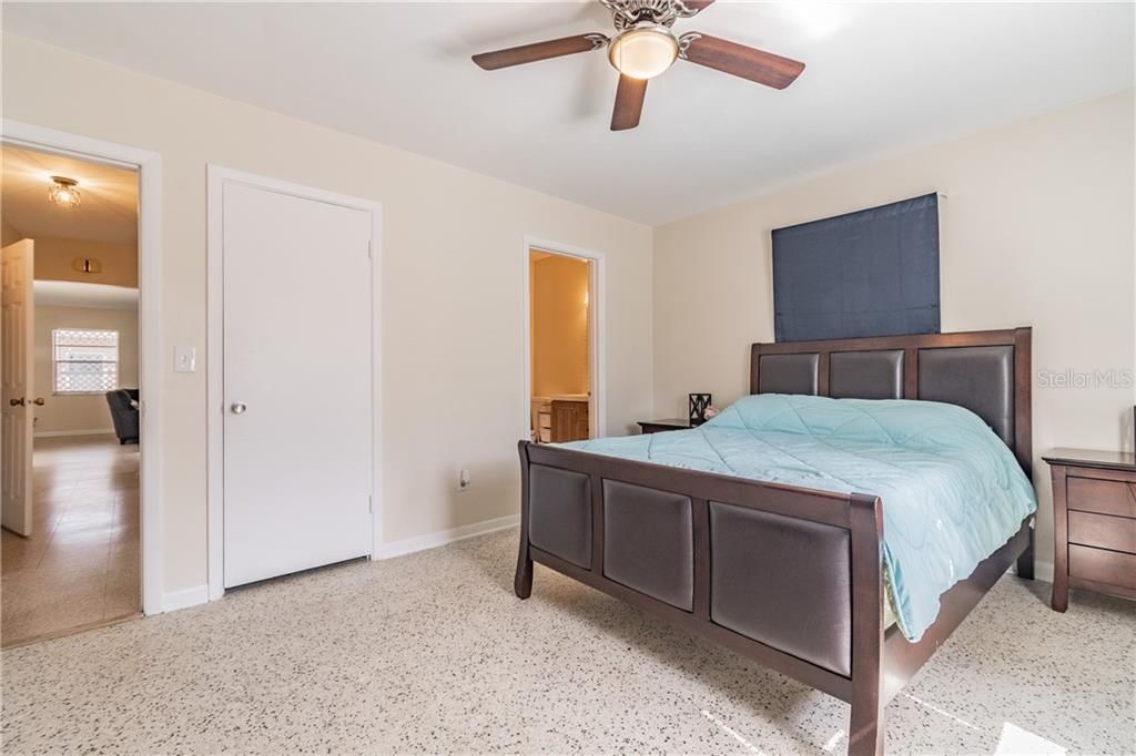 Recently Sold: $154,900 (2 beds, 1 baths, 1170 Square Feet)