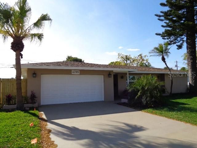 Recently Sold: $400,000 (4 beds, 2 baths, 1820 Square Feet)