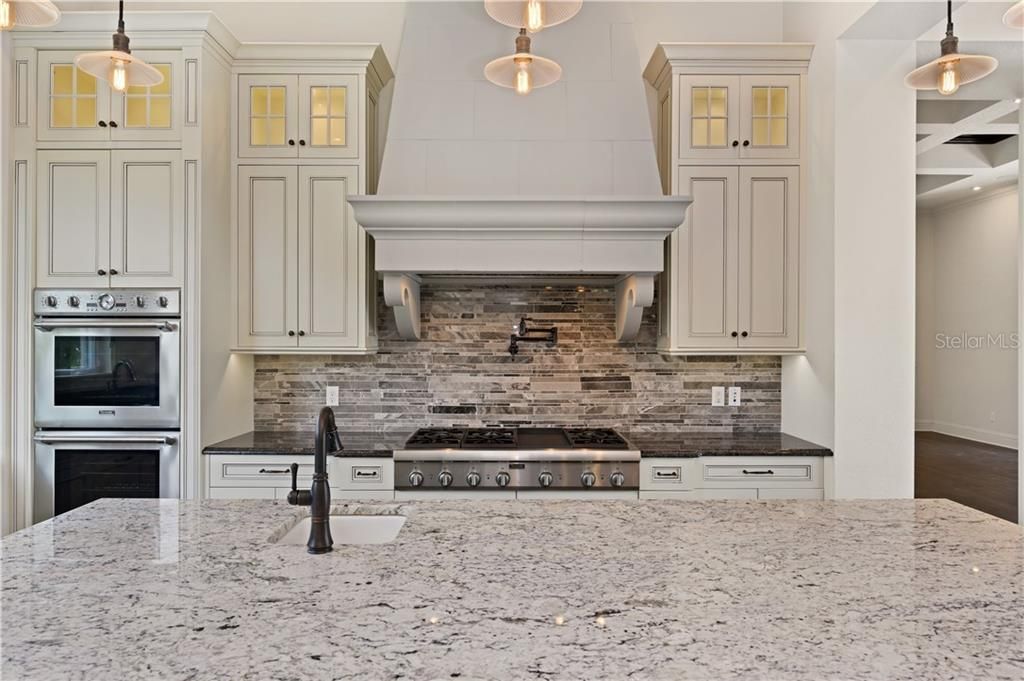 Recently Sold: $2,000,000 (5 beds, 6 baths, 7200 Square Feet)