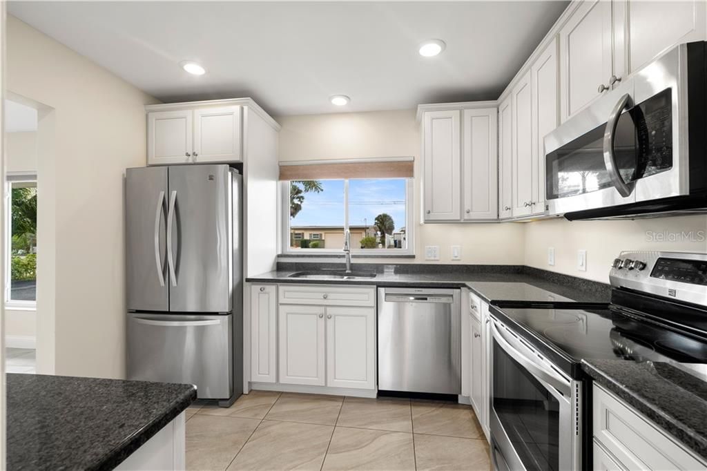 Recently Sold: $359,000 (2 beds, 1 baths, 1092 Square Feet)