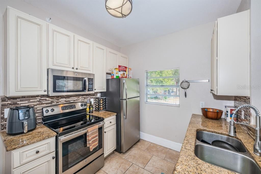 Recently Sold: $315,000 (3 beds, 2 baths, 1250 Square Feet)