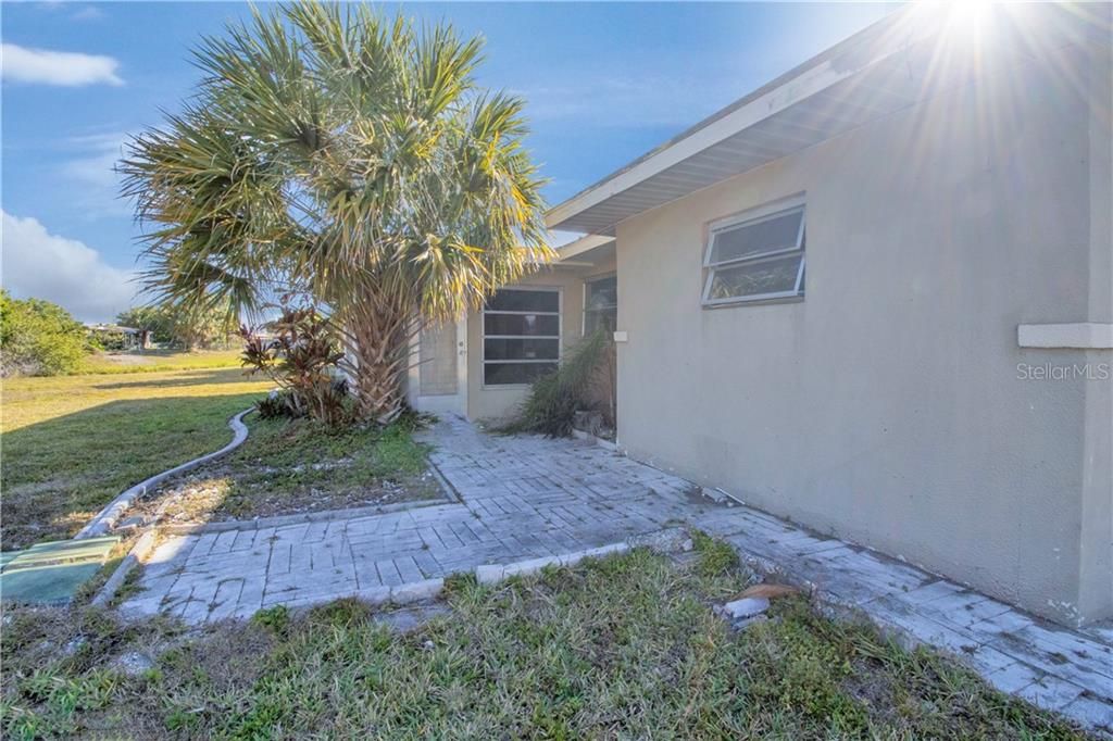 Recently Sold: $180,000 (3 beds, 2 baths, 1166 Square Feet)