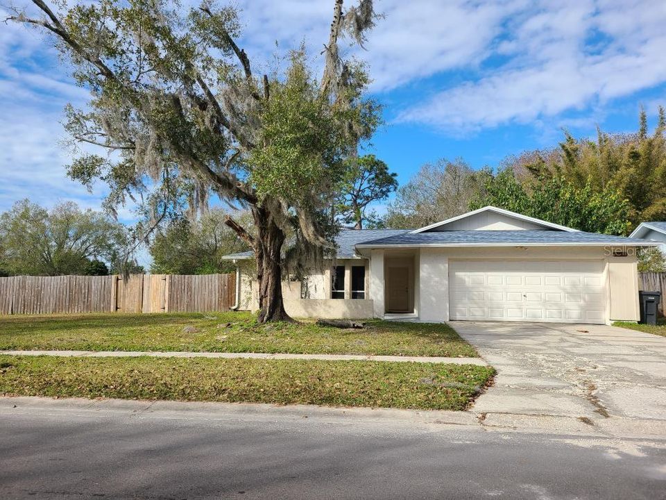 Recently Sold: $285,000 (3 beds, 2 baths, 1688 Square Feet)