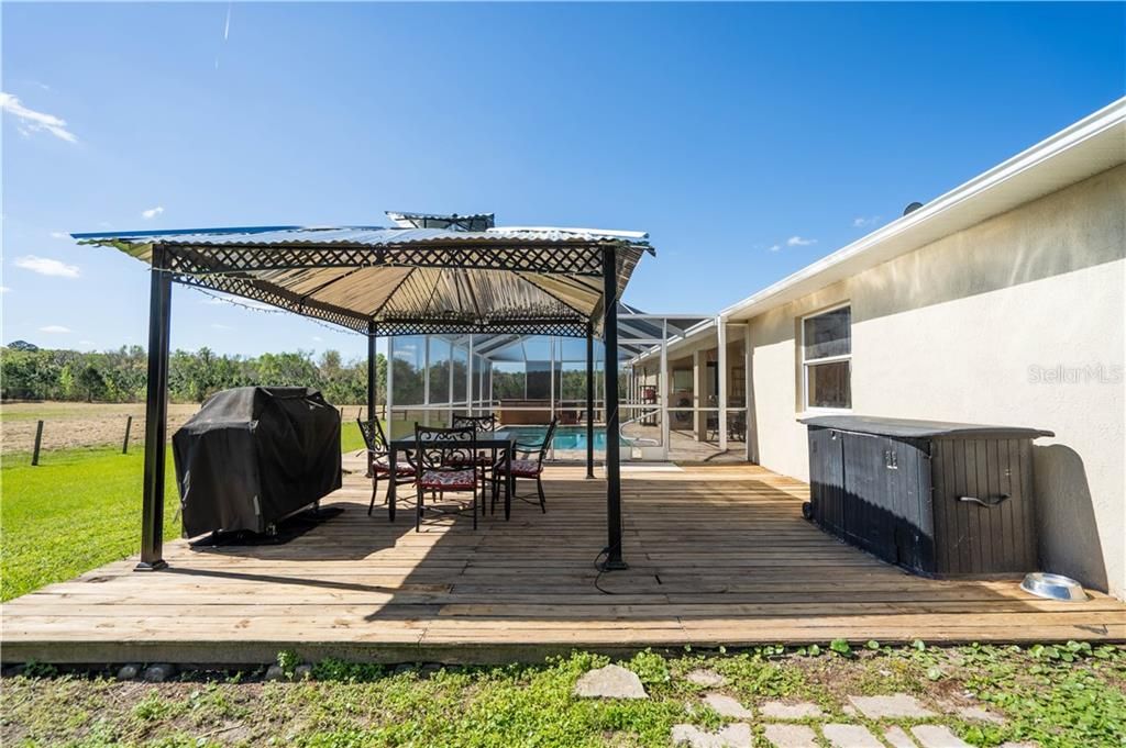 Recently Sold: $620,000 (3 beds, 3 baths, 2683 Square Feet)