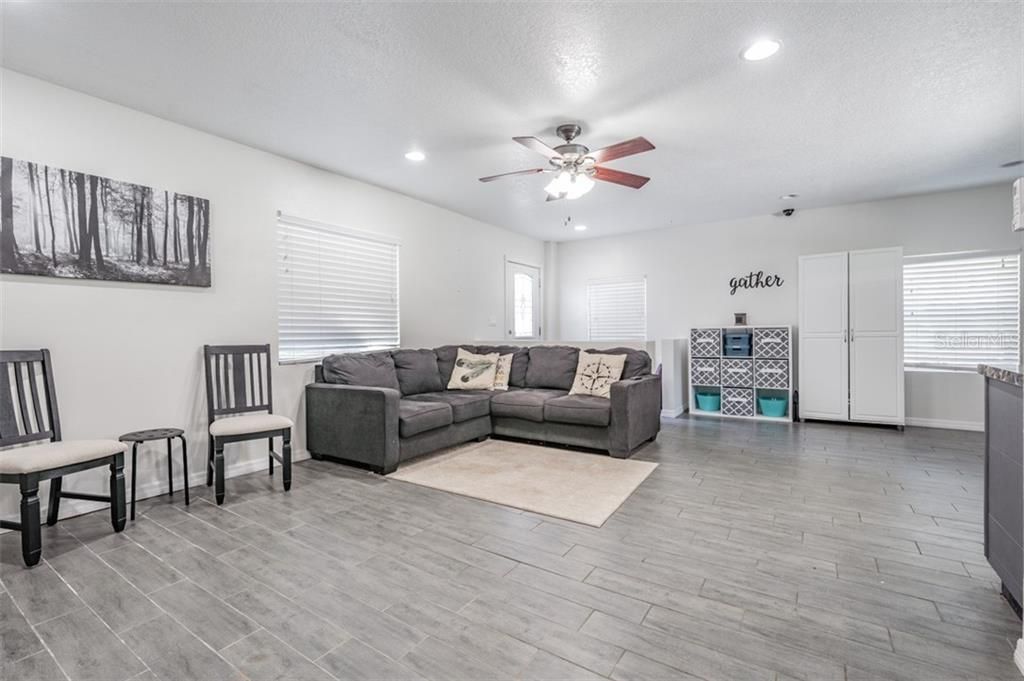 Recently Sold: $275,000 (3 beds, 2 baths, 1752 Square Feet)
