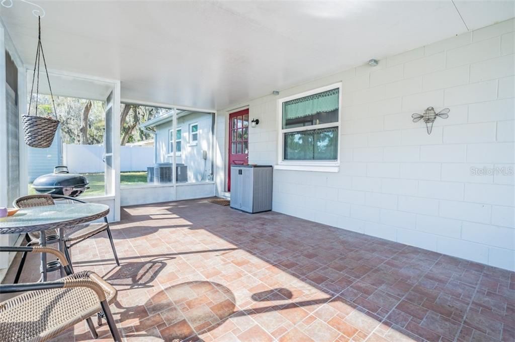 Recently Sold: $275,000 (3 beds, 2 baths, 1752 Square Feet)