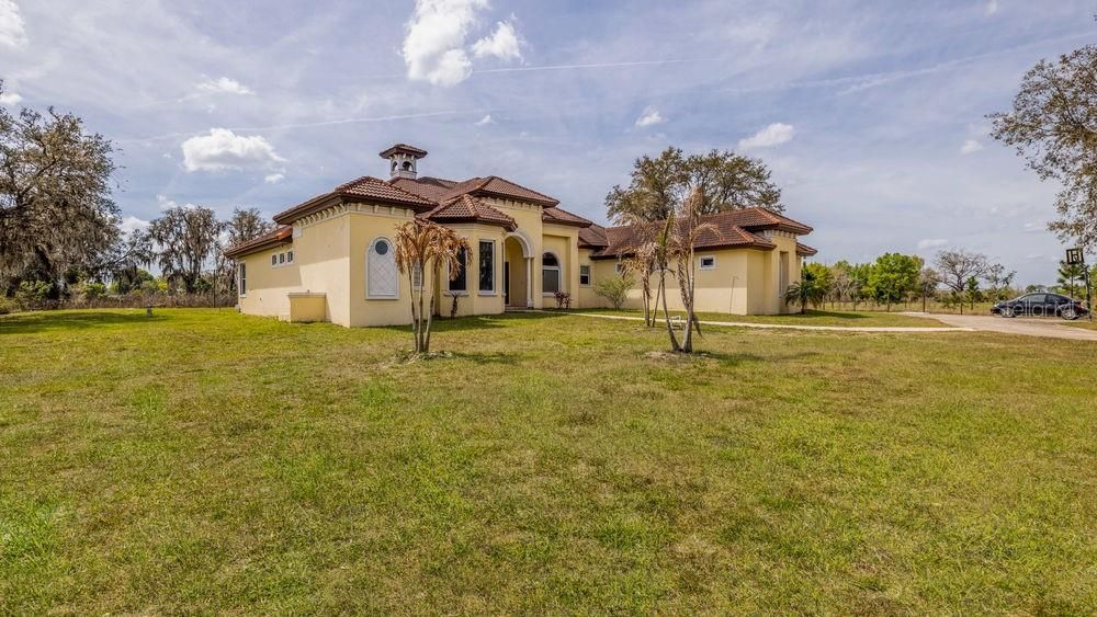 Vendido Recientemente: $759,000 (4 camas, 3 baños, 3990 Pies cuadrados)