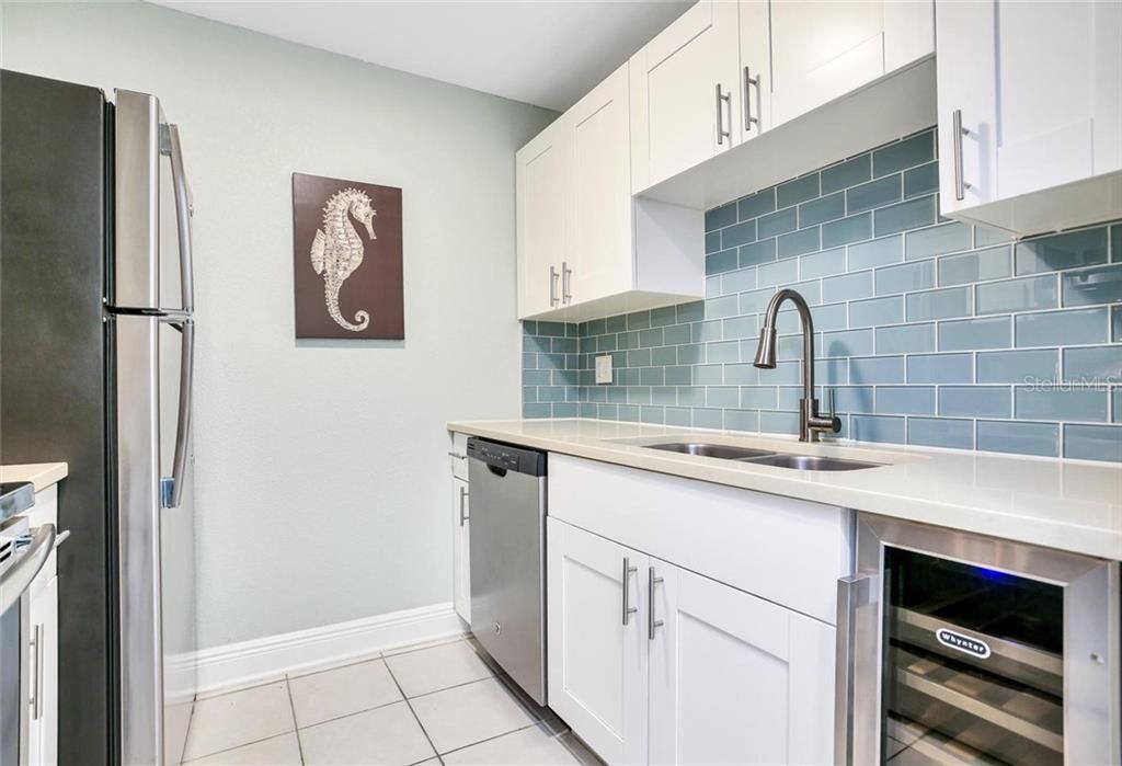 Recently Sold: $231,500 (1 beds, 1 baths, 674 Square Feet)