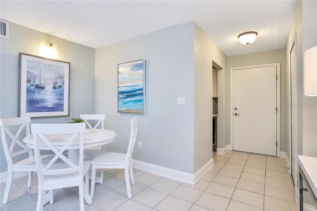 Recently Sold: $231,500 (1 beds, 1 baths, 674 Square Feet)