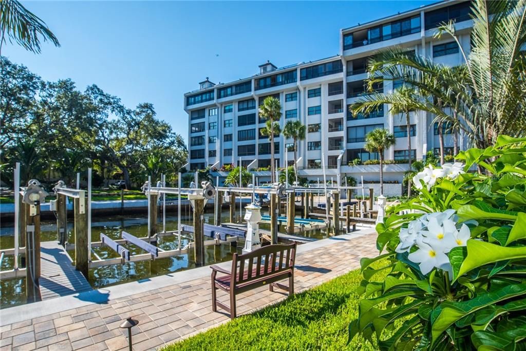 Недавно продано: $739,000 (2 спален, 2 ванн, 1447 Квадратных фут)