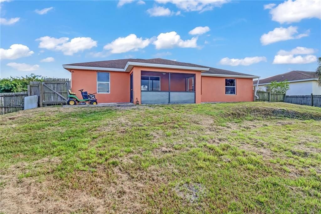 Recently Sold: $225,000 (3 beds, 2 baths, 1672 Square Feet)