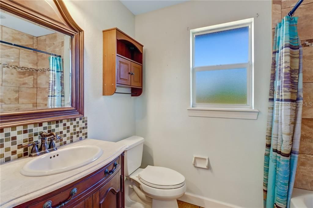 最近售出: $225,000 (3 贝兹, 2 浴室, 1672 平方英尺)