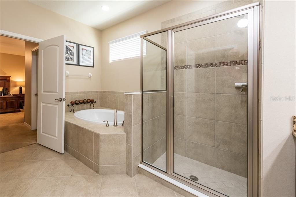 最近售出: $559,000 (4 贝兹, 3 浴室, 3361 平方英尺)