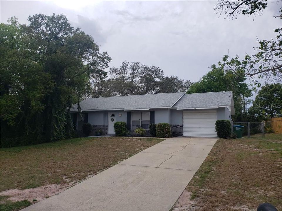 Recently Sold: $169,900 (2 beds, 1 baths, 931 Square Feet)