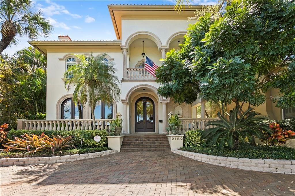Recently Sold: $2,700,000 (4 beds, 4 baths, 4266 Square Feet)