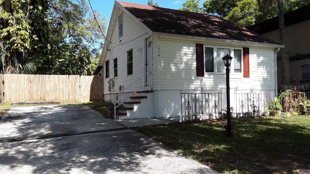 Recently Sold: $107,000 (2 beds, 1 baths, 828 Square Feet)