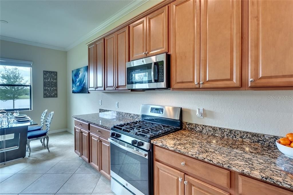 Gourmet Kitchen with Stainless Steel Appliances and Eat-in Kitchen