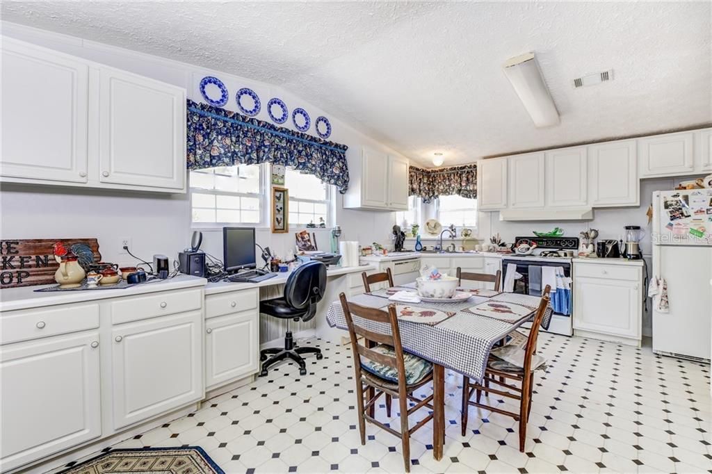 Recently Sold: $210,000 (3 beds, 2 baths, 1893 Square Feet)