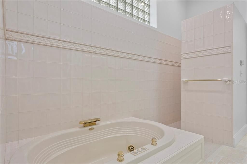 Недавно продано: $1,300,000 (5 спален, 6 ванн, 6673 Квадратных фут)