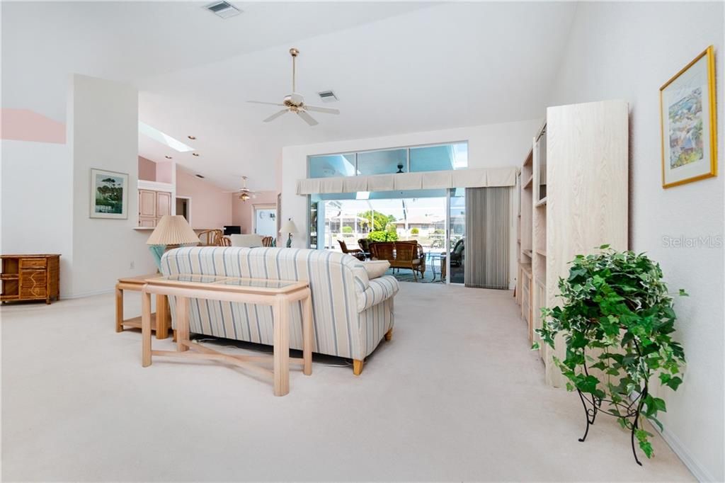 Recently Sold: $625,000 (3 beds, 2 baths, 2276 Square Feet)