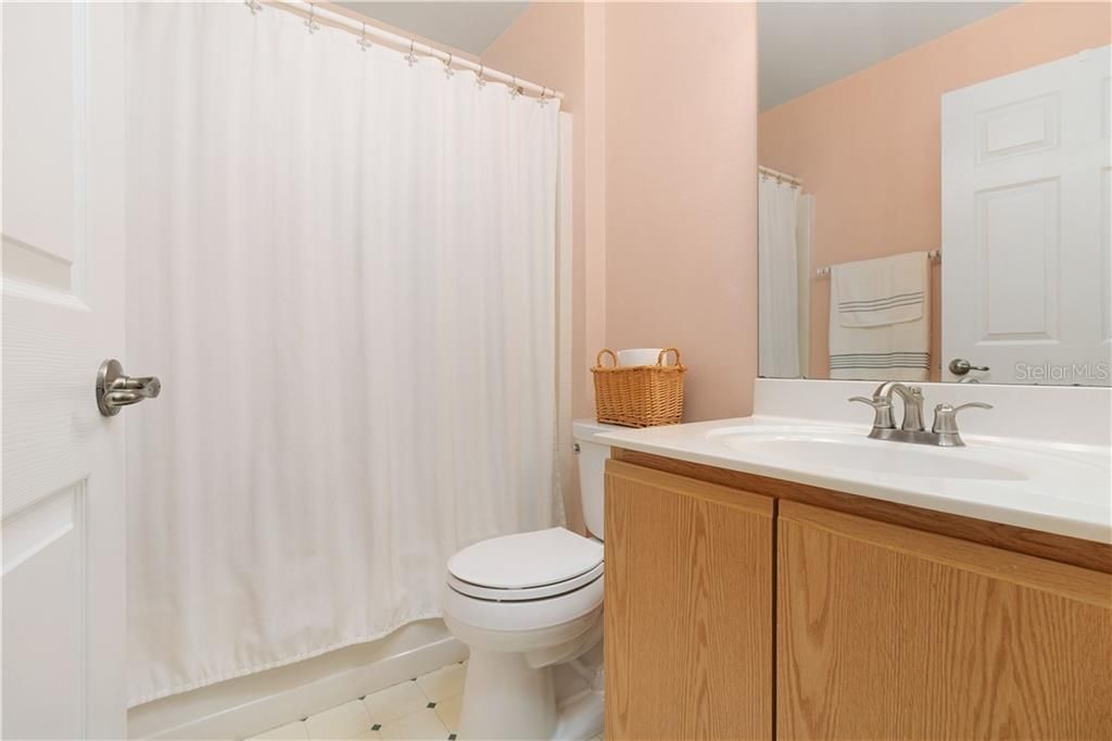Secondary bathroom with a shower/tub combination
