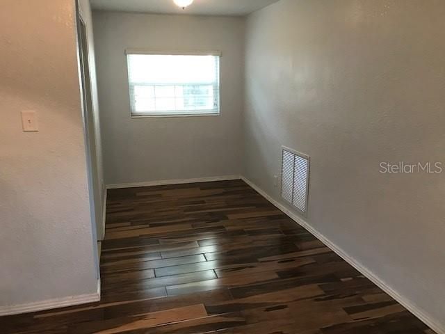 Recently Rented: $975 (3 beds, 1 baths, 898 Square Feet)