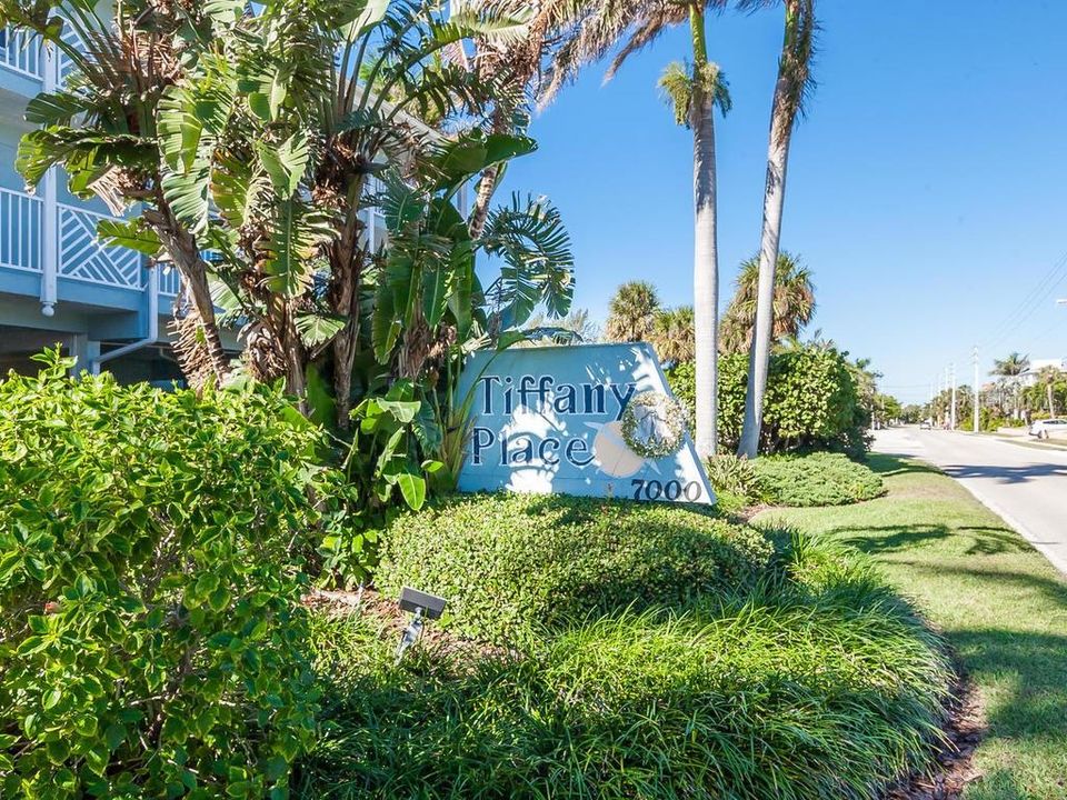 Recently Sold: $981,000 (2 beds, 2 baths, 1212 Square Feet)