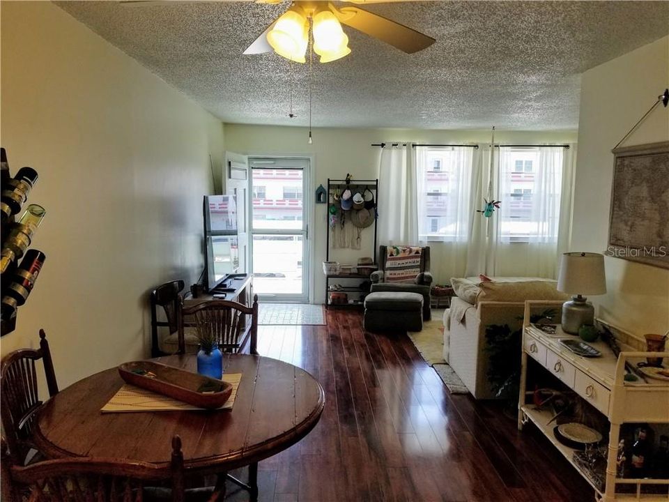 Recently Sold: $185,000 (1 beds, 1 baths, 815 Square Feet)