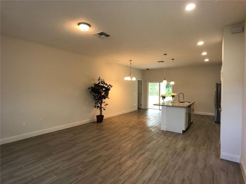 Recently Sold: $240,000 (4 beds, 2 baths, 1649 Square Feet)