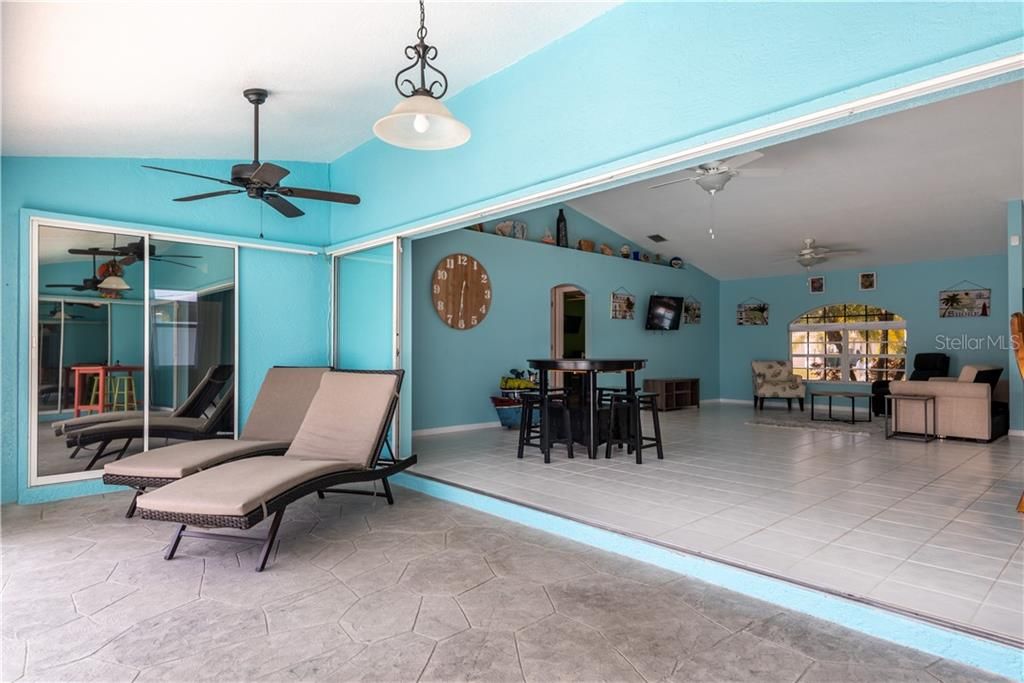 Vendido Recientemente: $299,900 (3 camas, 2 baños, 1808 Pies cuadrados)